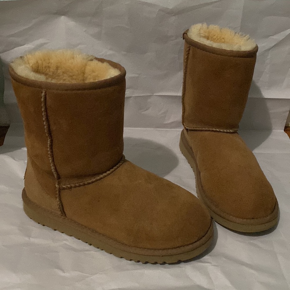 UGG Classic Short Boots - Chestnut